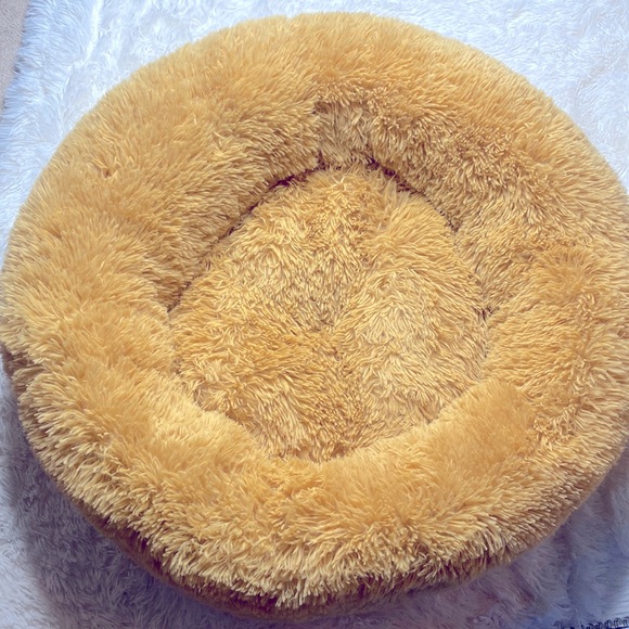 Dream Home Mustard Fluffy Round Dog Bed 30 in by 30 in